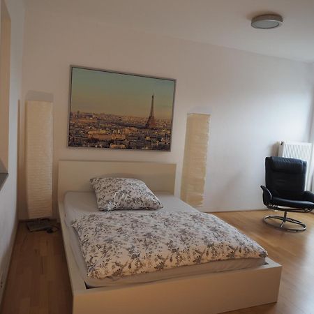 B8 - Just A Private Accommodation ดุสเซลดอร์ฟ ภายนอก รูปภาพ