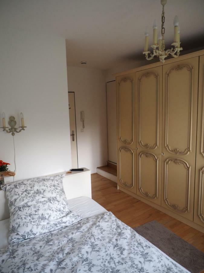 B8 - Just A Private Accommodation ดุสเซลดอร์ฟ ภายนอก รูปภาพ