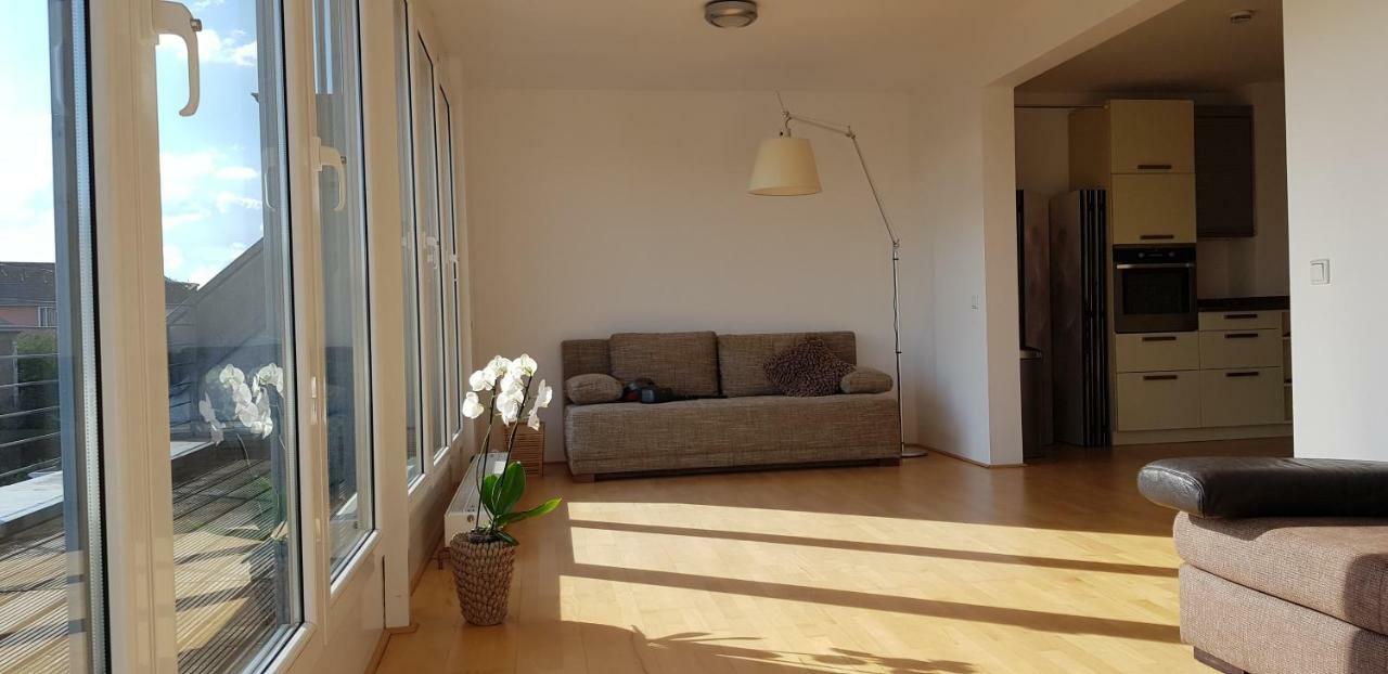 B8 - Just A Private Accommodation ดุสเซลดอร์ฟ ภายนอก รูปภาพ