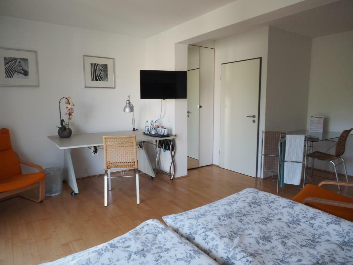 B8 - Just A Private Accommodation ดุสเซลดอร์ฟ ภายนอก รูปภาพ