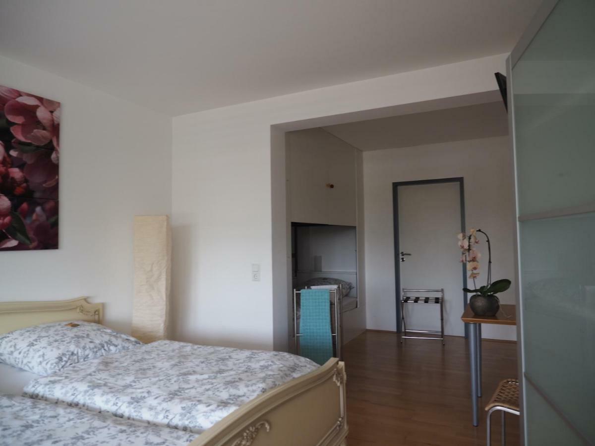 B8 - Just A Private Accommodation ดุสเซลดอร์ฟ ภายนอก รูปภาพ