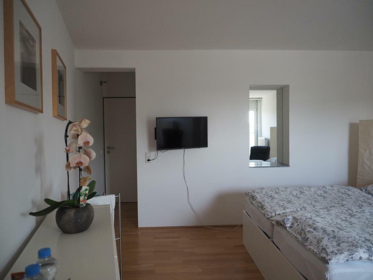 B8 - Just A Private Accommodation ดุสเซลดอร์ฟ ภายนอก รูปภาพ