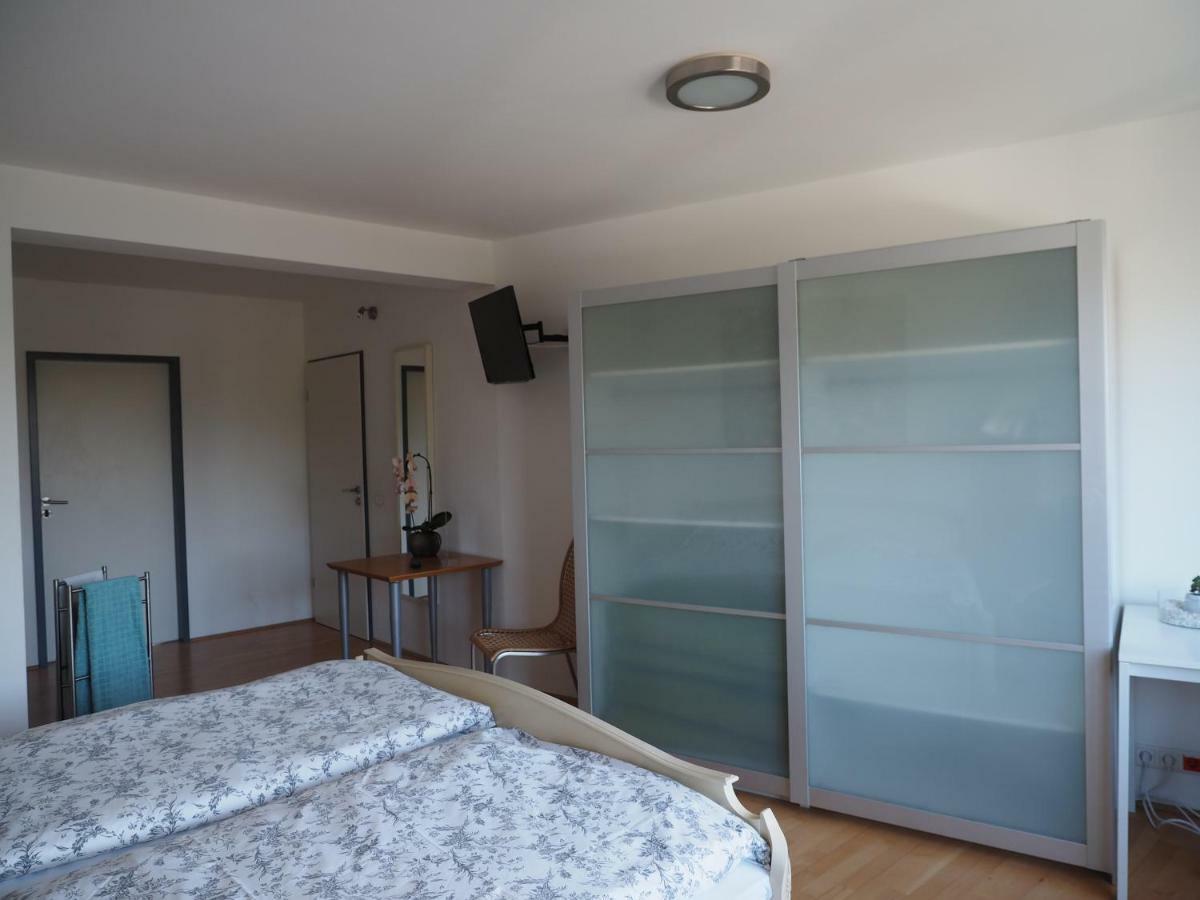 B8 - Just A Private Accommodation ดุสเซลดอร์ฟ ภายนอก รูปภาพ