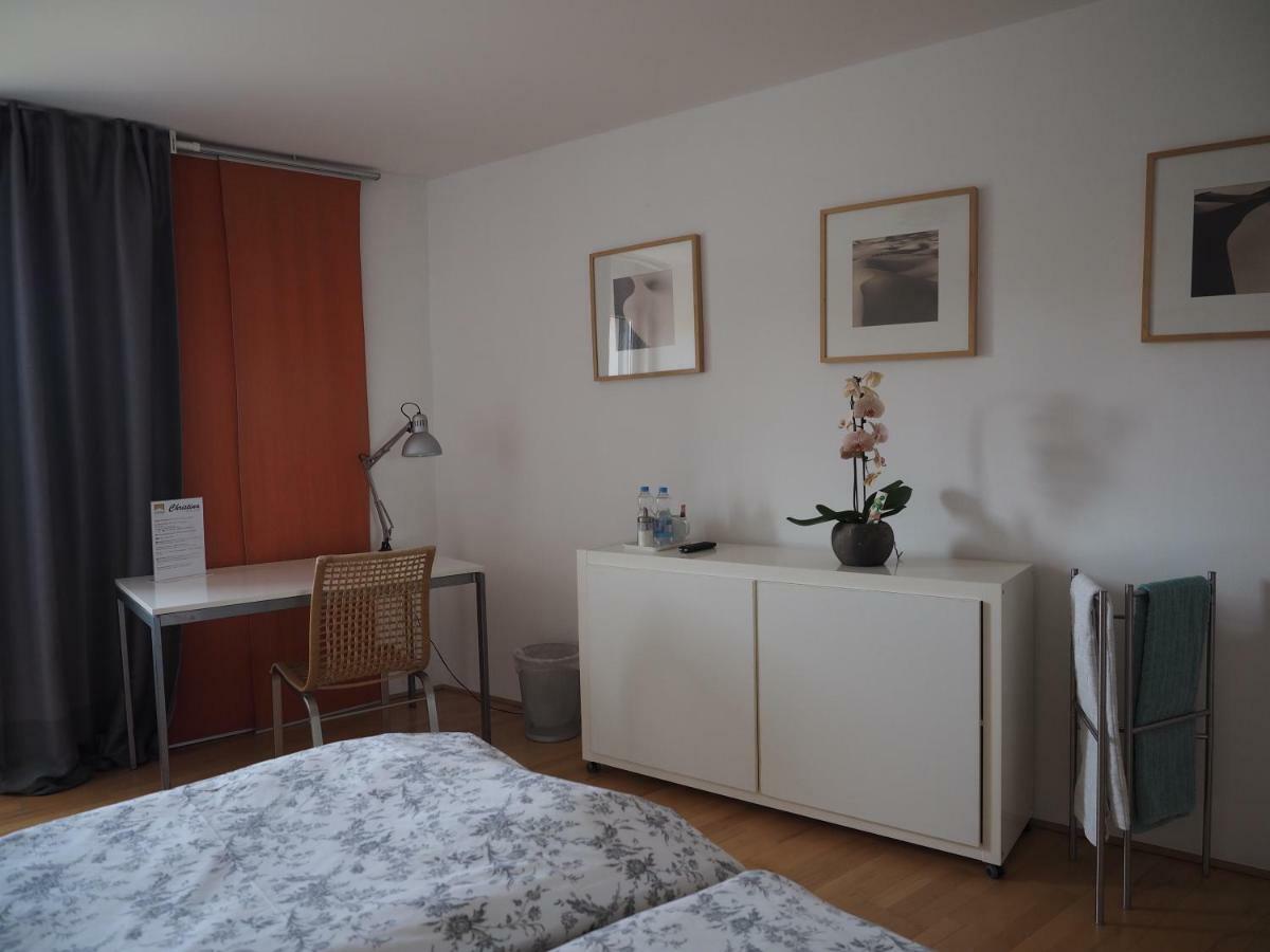 B8 - Just A Private Accommodation ดุสเซลดอร์ฟ ภายนอก รูปภาพ