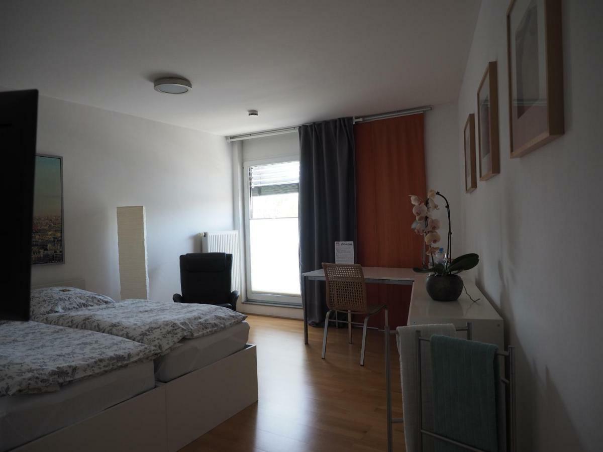 B8 - Just A Private Accommodation ดุสเซลดอร์ฟ ภายนอก รูปภาพ