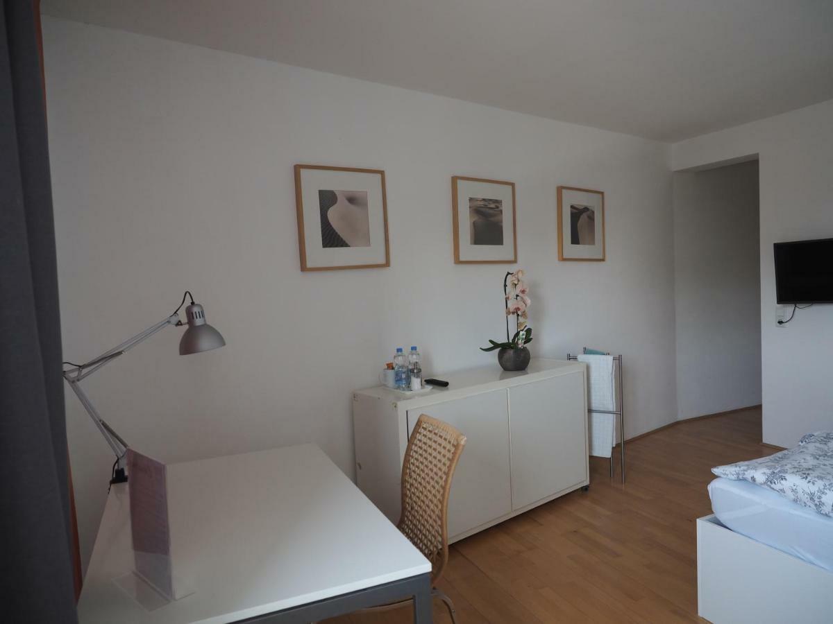 B8 - Just A Private Accommodation ดุสเซลดอร์ฟ ภายนอก รูปภาพ